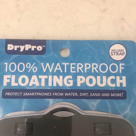 DryPro 100% Waterproof Floating Pouch - Picture 2 of 5